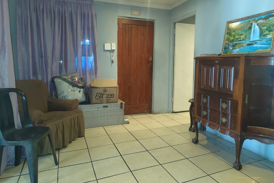 5 Bedroom Property for Sale in Lentegeur Western Cape